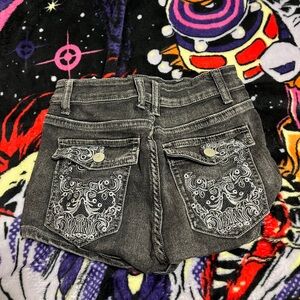 ROMWE Black Denim Shorts with White Embroidery
